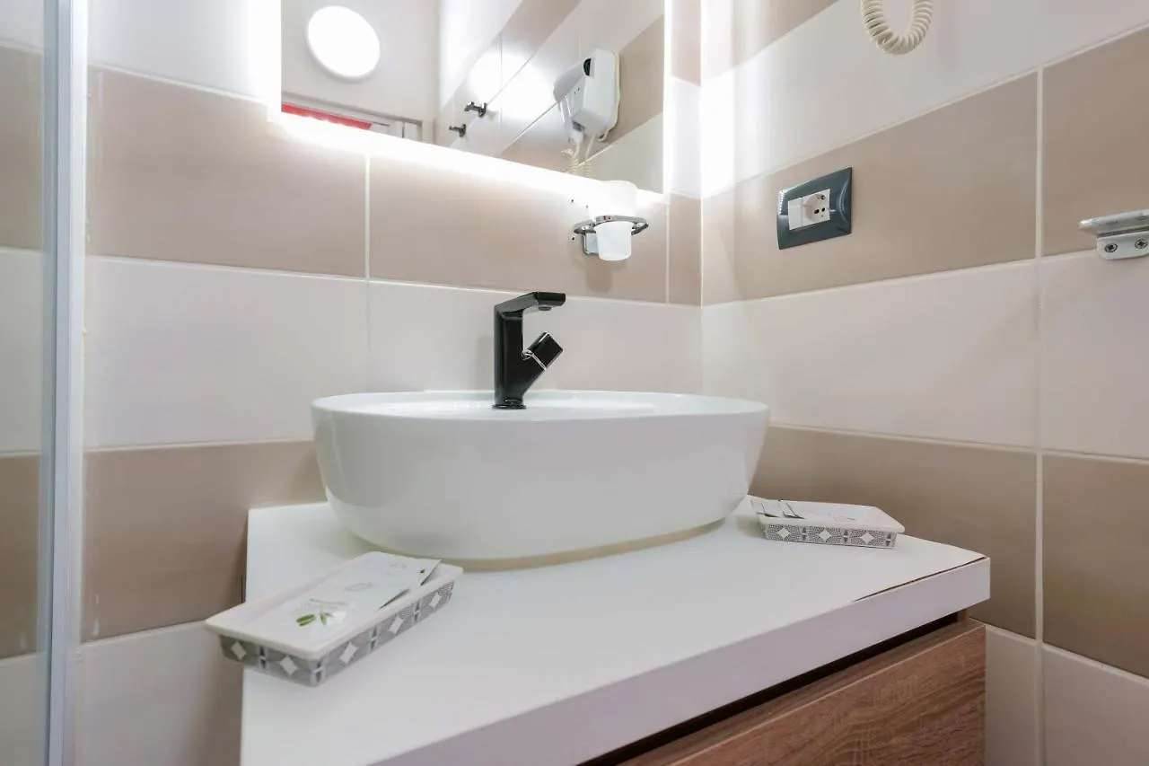 Hotel Mirabilia Golden Bologna 0*,